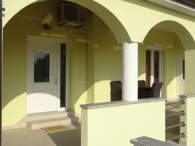 Apartment Roncevic Vrsi Luaran gambar